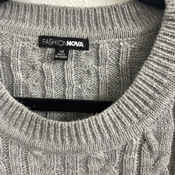 BIN#5 - XSMALL Fashion Nova Cropped Gray Sweater - Picture 7 of 12